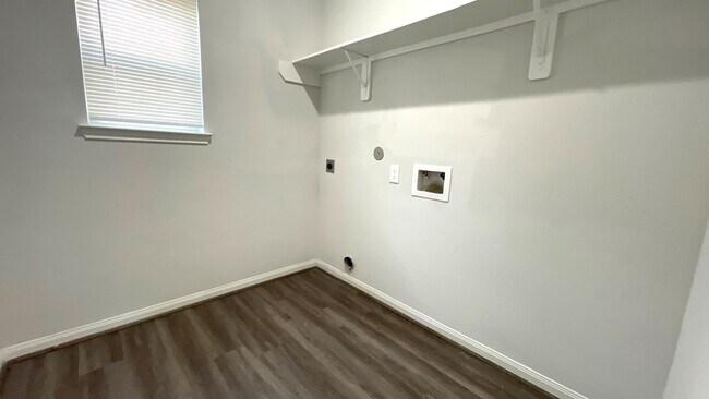 Building Photo - 8215 Gallahad St