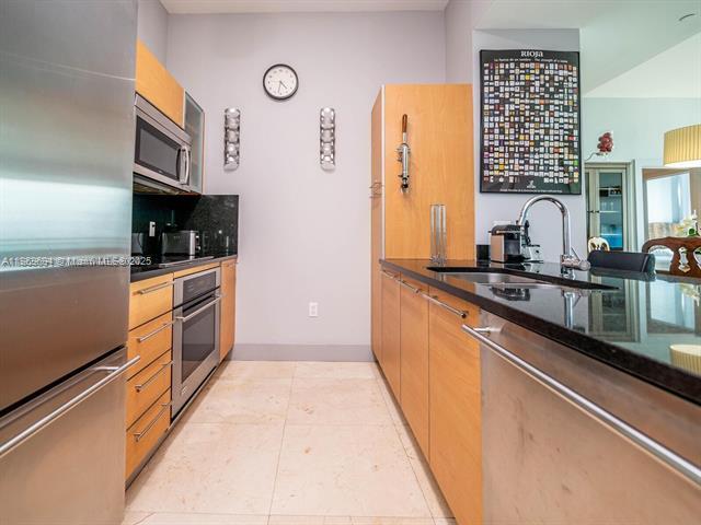 Building Photo - 950 Brickell Bay Dr