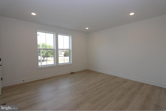 Building Photo - 117 E Cromwell St