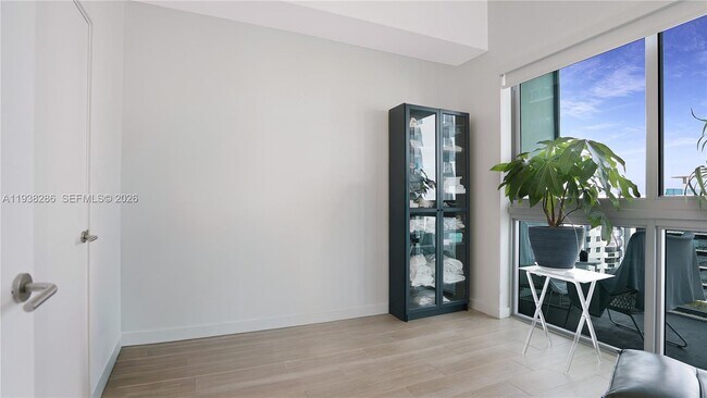 Building Photo - 1600 SW 1st Ave