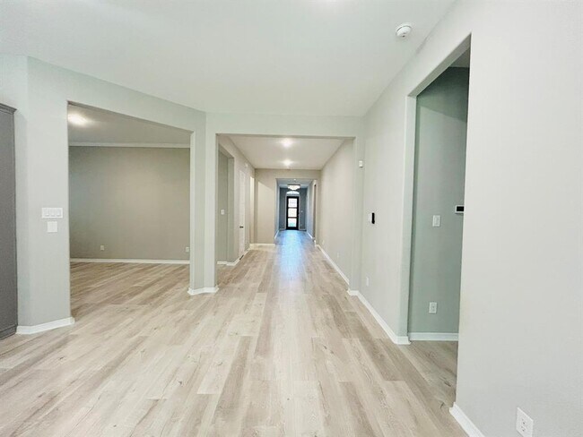 Building Photo - 18314 Southwood Creek Dr
