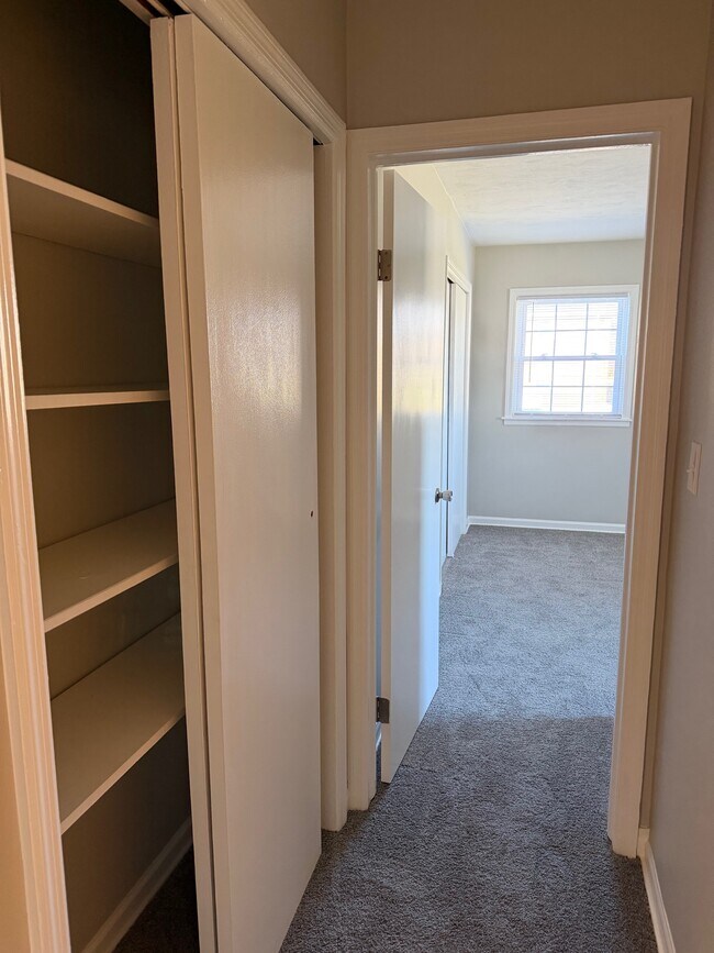 Building Photo - Colonial Gardens