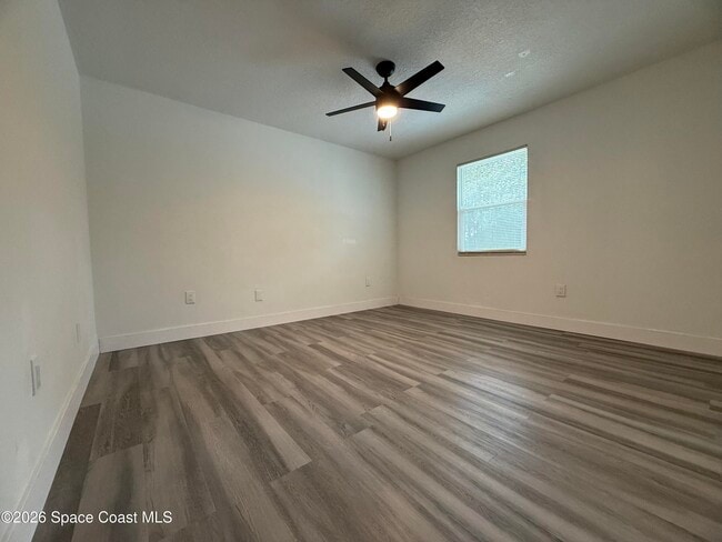 Building Photo - 304 Palm Ave