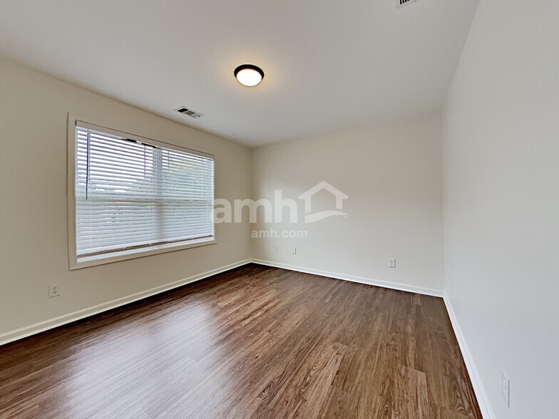 Building Photo - 826 Durham Ct