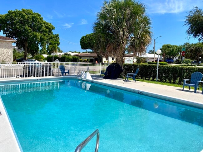 Building Photo - 4901 NE 26th Ave