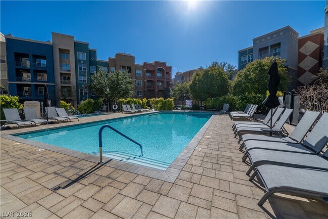 Building Photo - 62 E Serene Ave