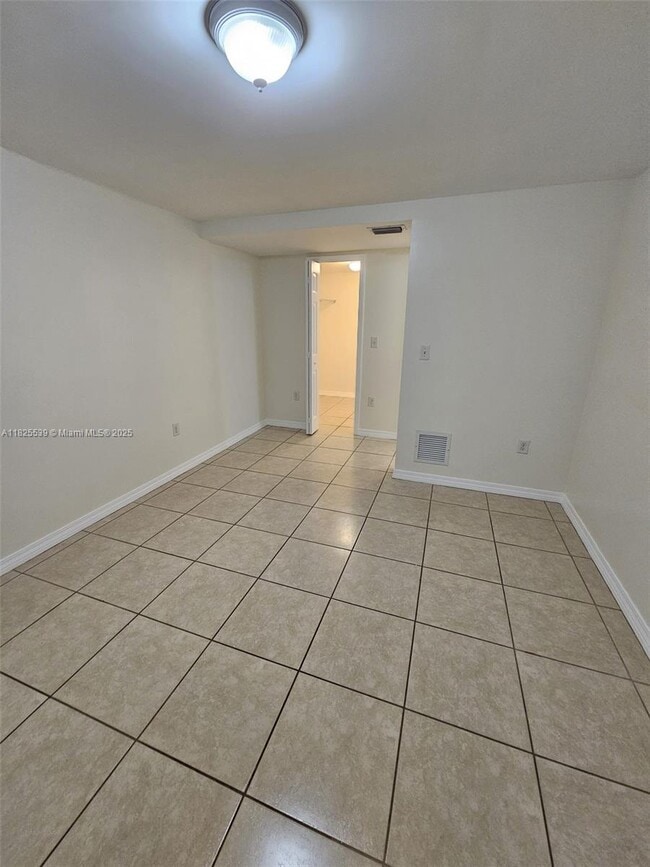 Building Photo - 15027 Coconut Ct