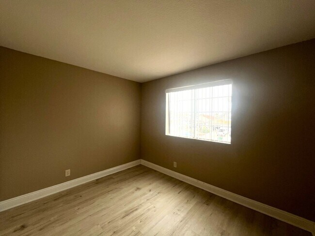 Building Photo - 3 bed, 2.5 bath located in Corona, CA!