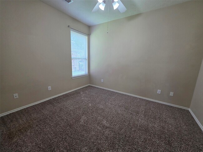 Building Photo - 2242 Waxwing Dr