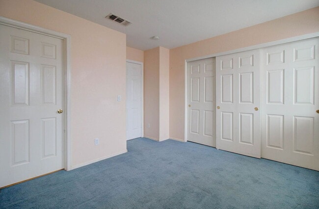 Building Photo - 1350 W Pelican Ct