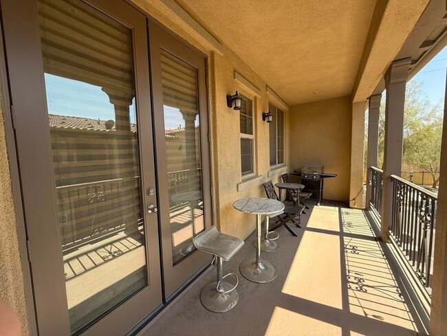 Building Photo - 250 Paseo Bravo