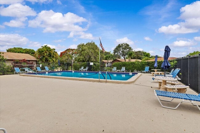 Building Photo - 503 SE 5th Cir