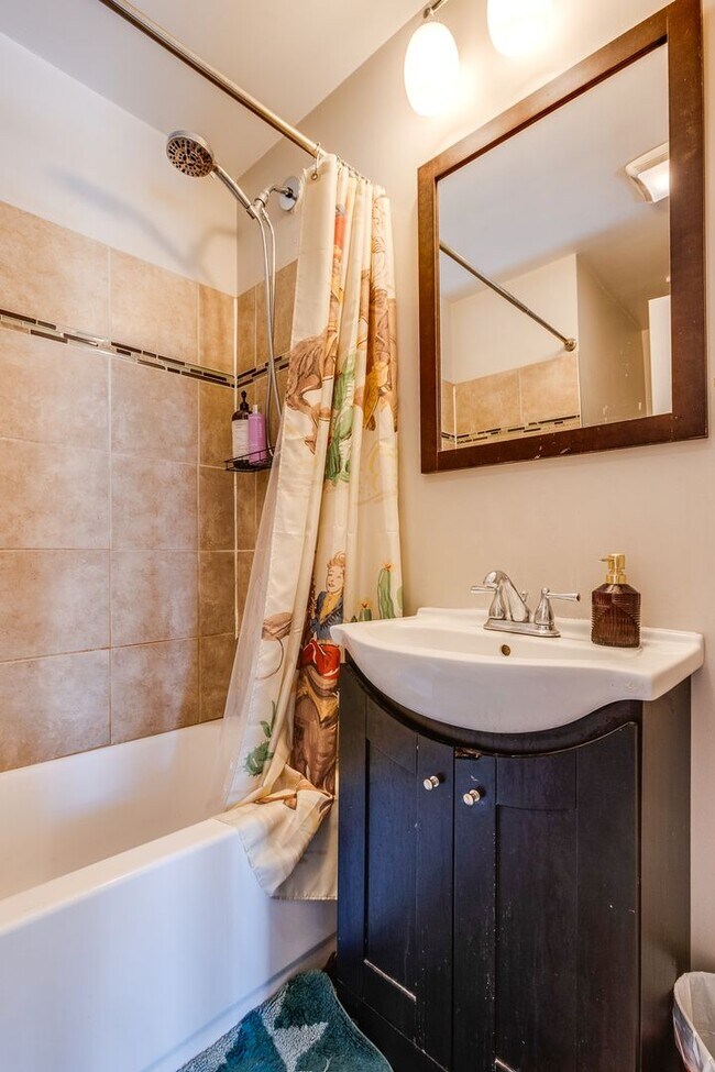 Building Photo - 2324 Berg St