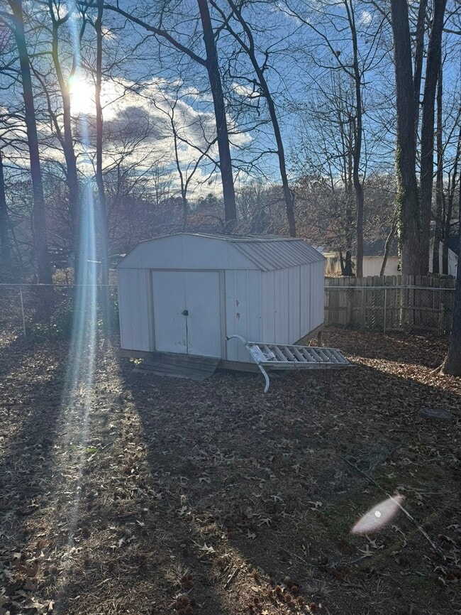 Building Photo - Neighborhood Home