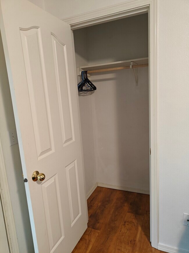 Building Photo - 2141 N Midtown Dr