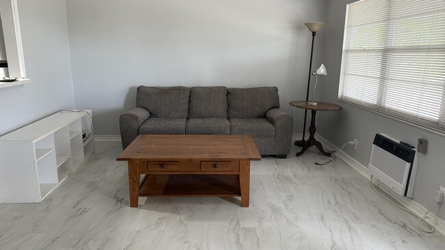 Building Photo - 52 Newport Ct