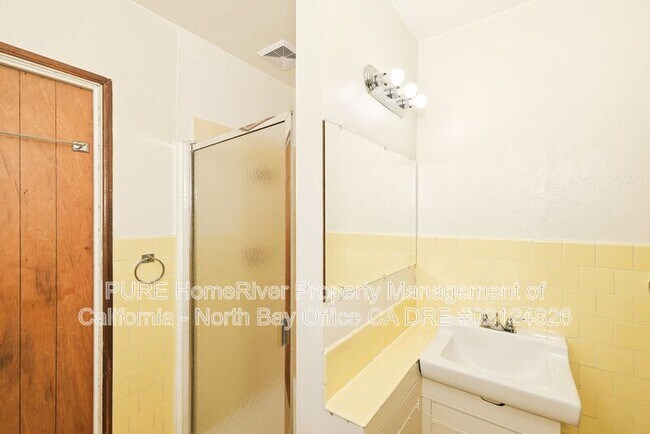 Building Photo - 420 Carrillo St