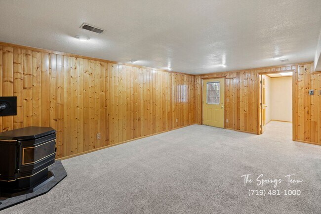 Building Photo - SPECTACULARLY HUGE 6BD HOME with PANORAMIC MOUNTAIN VIEWS - Security Deposit Waiver Available