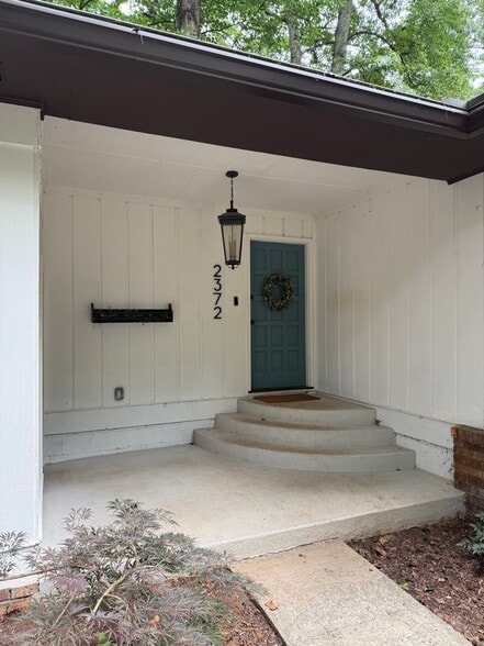 Building Photo - 2372 Lakewood Dr NW