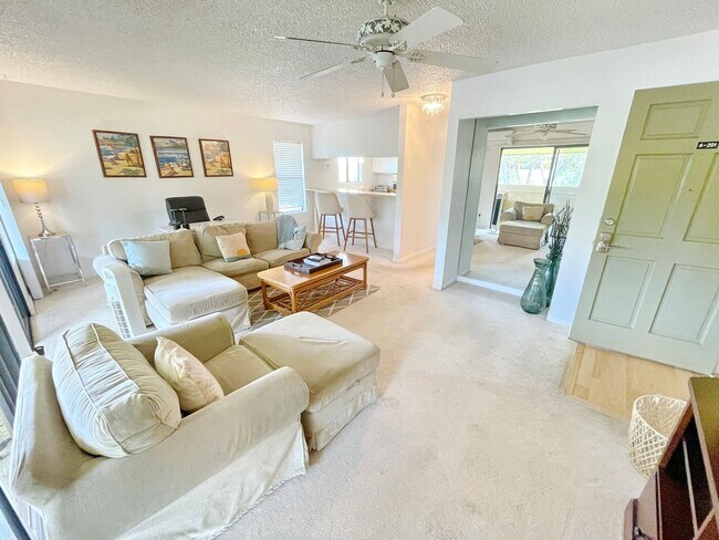 Building Photo - Maui Gardens - Central Kihei Resort Style Complex - Furnished 2 bed/1.5bath