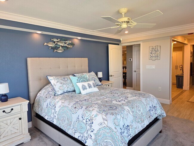 Building Photo - 1 Key Capri