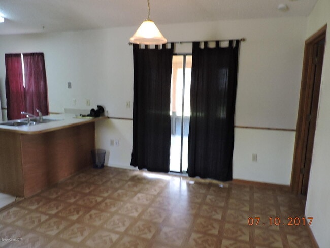 Building Photo - 272 High Rd NW