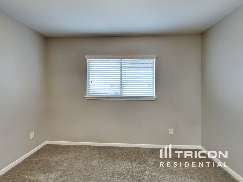 Building Photo - 1910 Flycaster Dr