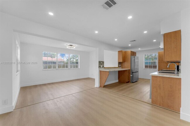 Building Photo - 7150 SW 10th St