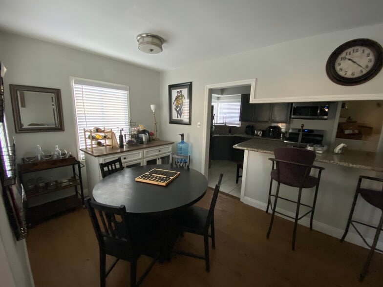 Building Photo - 636 E 121st Pl