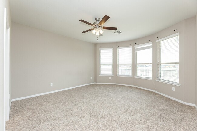 Building Photo - 5302 Silver Ledge Dr