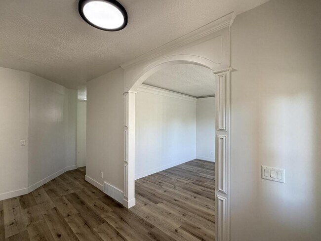 Building Photo - 152 W 4050 N