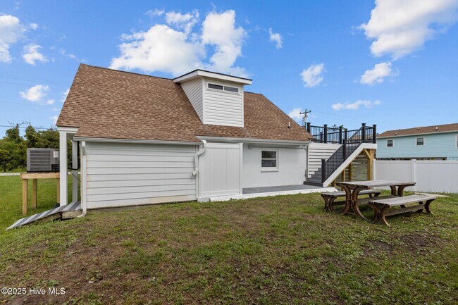 Building Photo - 125 Pelican Dr