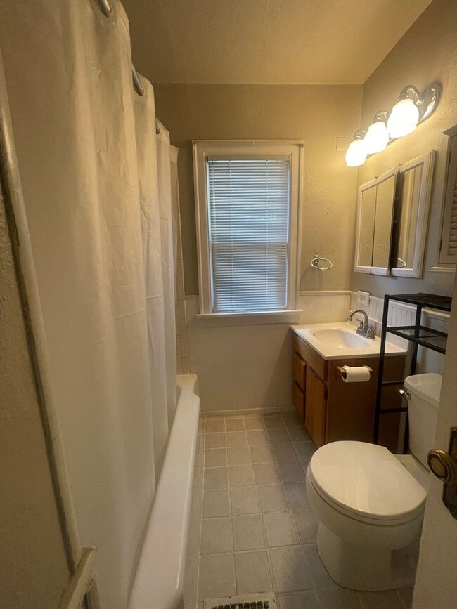 Building Photo - Now renting 2 bedroom House