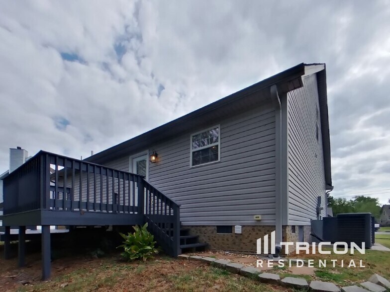 Building Photo - 934 Canyon Creek Dr