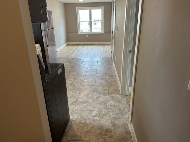 Building Photo - 234 Oak St