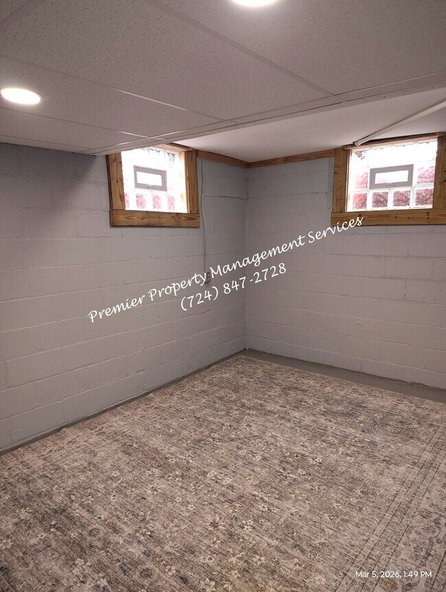 Building Photo - 906 Clyde St