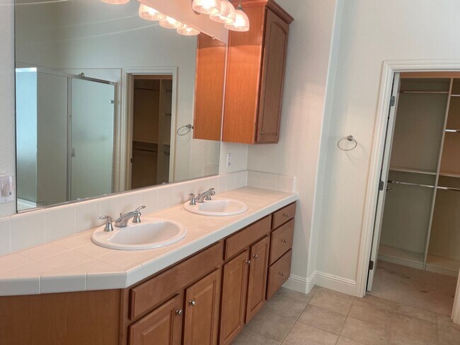 Building Photo - Empire Ranch!!