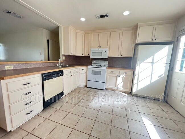 Building Photo - 4322 Chelsea Dr