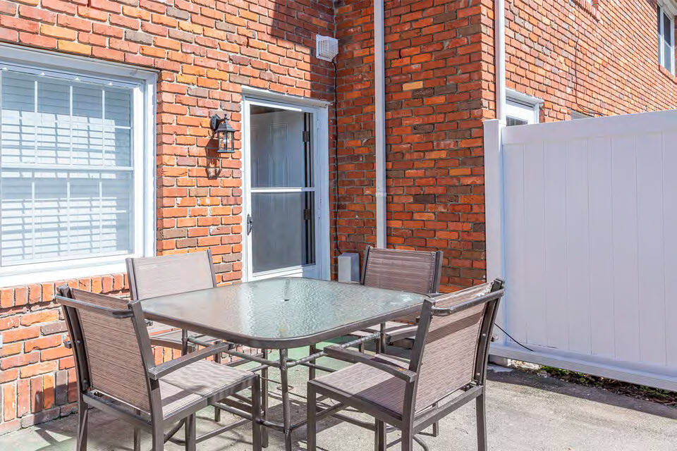 Building Photo - 3000 Golden Rd