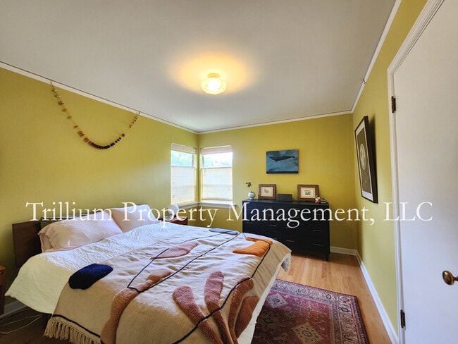 Building Photo - 5935 N Concord Ave