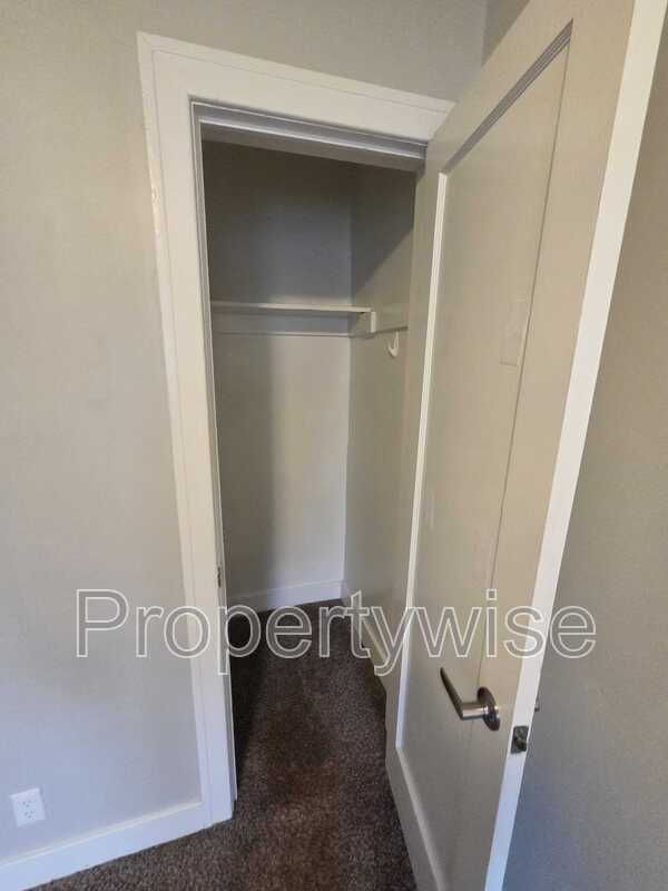 Building Photo - 136 S 900 E