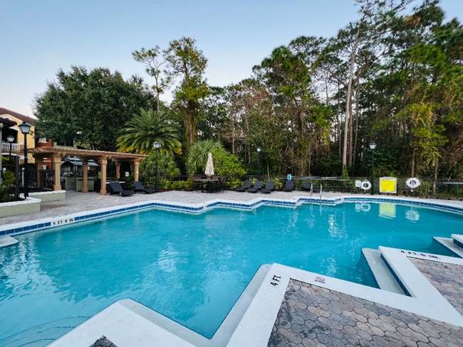Building Photo - 713 Crest Pines Dr