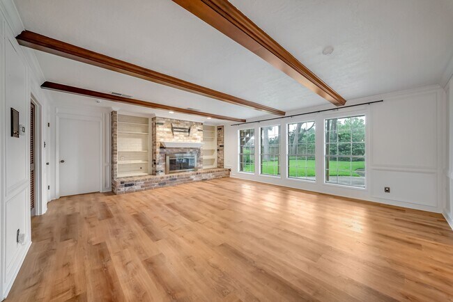 Building Photo - 16326 Heatherdale Dr