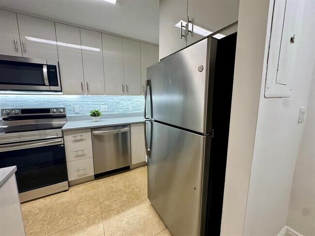 Building Photo - 1256 S Military Trail