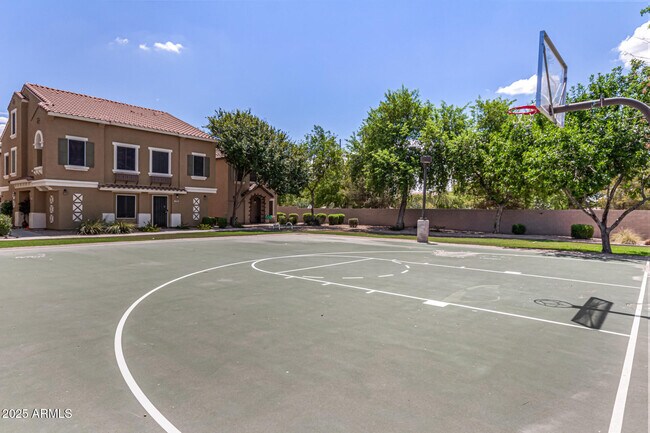 Building Photo - 1326 S Sabino Dr