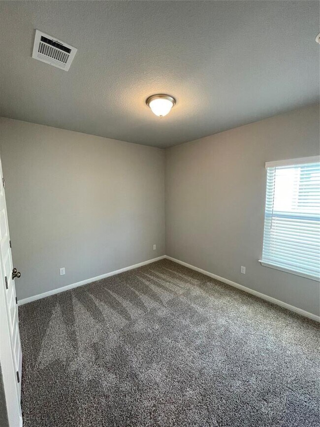 Building Photo - 125 Unforgiven Ln