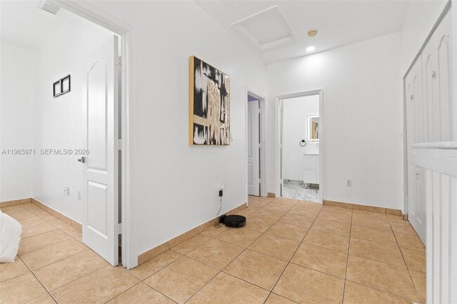 Building Photo - 2328 NE 37th Terrace