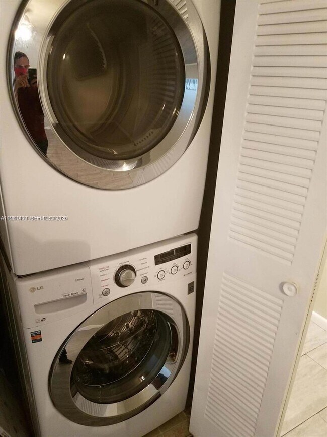 Building Photo - 4863 Via Palm Lakes