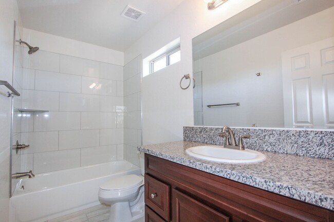 Building Photo - 1251 Barzona Ave