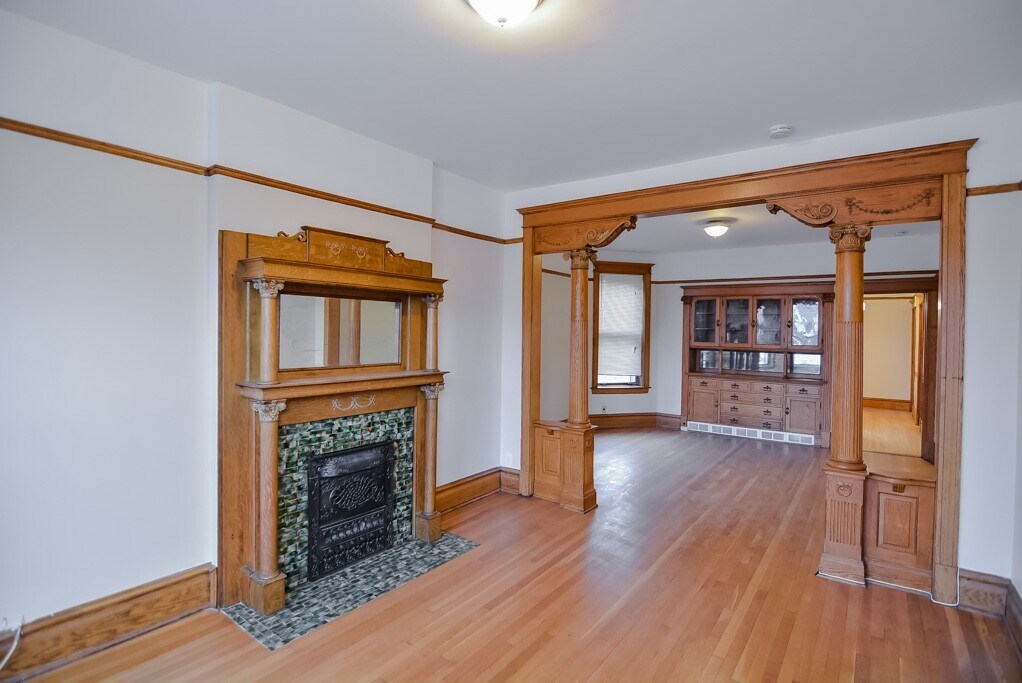 Building Photo - 2231 W Walton St